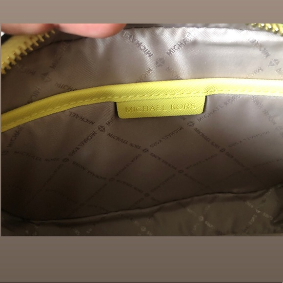 🎉HP🎉MICHAEL KORS • Jet Set Crossbody Large Leather Zip Bag in Sunshine • NWT - Picture 8 of 9
